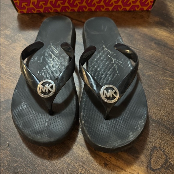 3 for 1 Deal - Tory Burch Black Leather Flats with Gold Logo plus more… - Picture 5 of 10